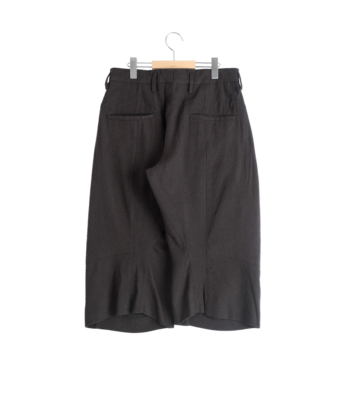 KNEE DARTED FLARE SHORTS | Omar Afridi(オマールアフリディ 