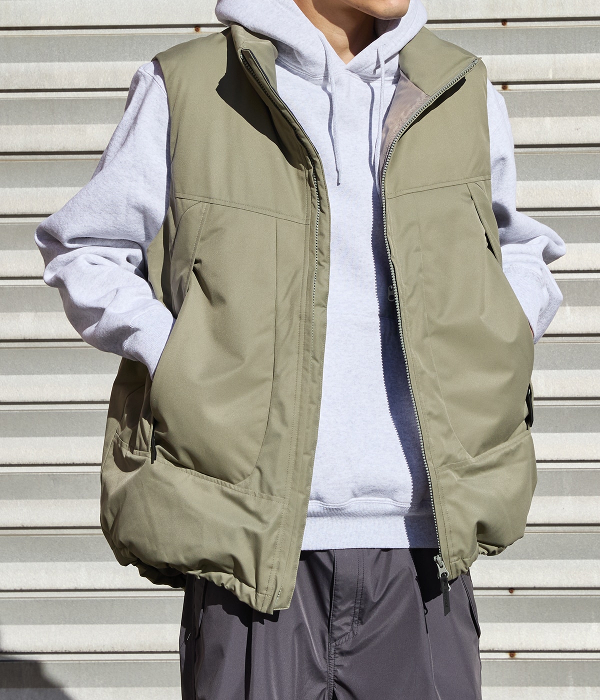 R.NEWBOLD フード付きダウンベスト XL R.NEWBOLD フード付きダウンベスト スムーズ XL