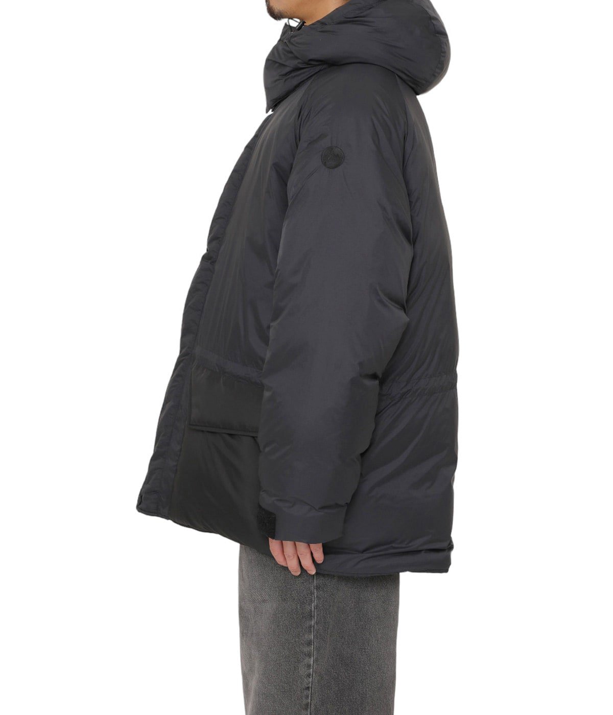 model（175cm / 60kg）B85 W75 H92 着用サイズ：M