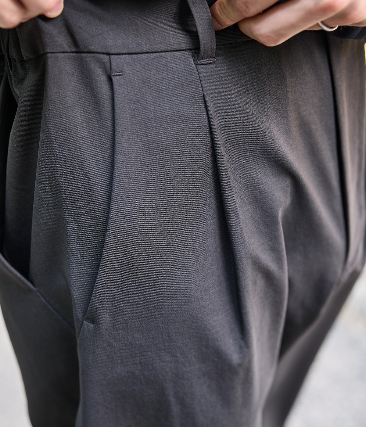 別注 Dry Stretch Twill Tuck Straight Pants | Goldwin(ゴールド