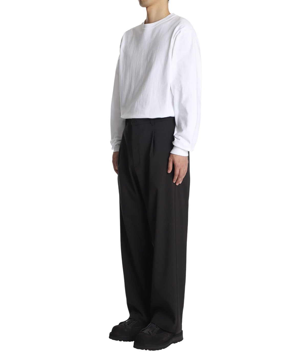 model（177cm / 62kg）B87 W73 H92 着用サイズ：3