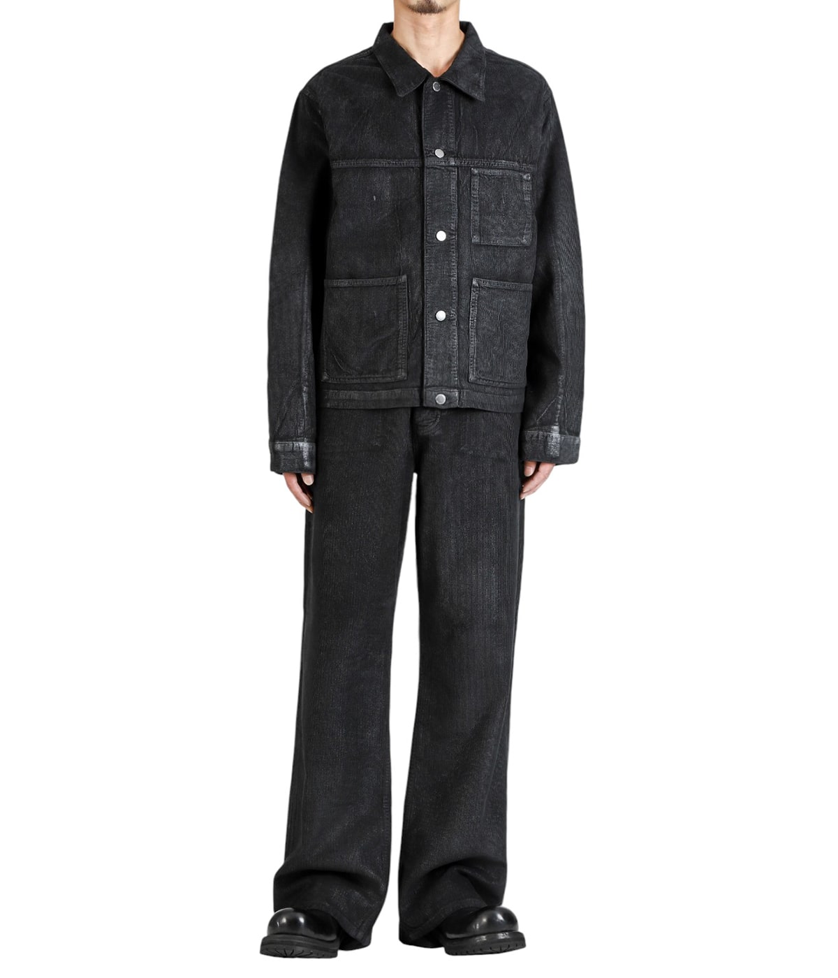 TOPS：別注 TORAI WAXED CORDUROY JACKET を着用