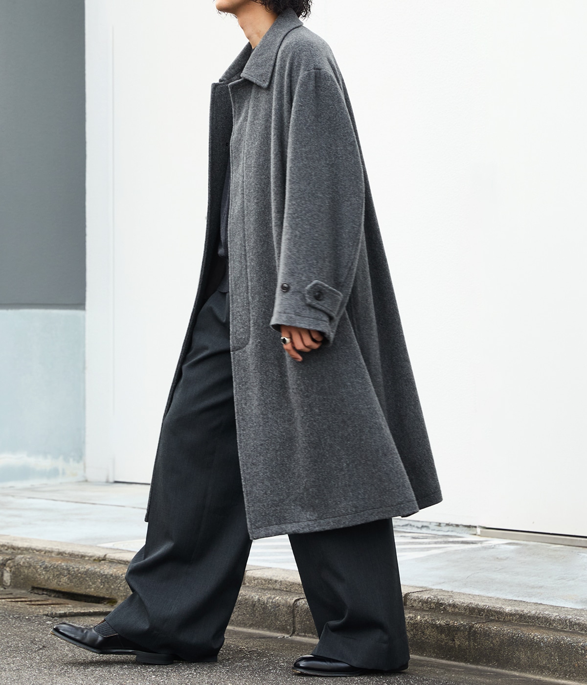 ARTISAN アルチザン 21年 ネイビー シルク コート M ベルベット ARTISAN アルチザン 21年 ネイビー シルク コート M ベルベット