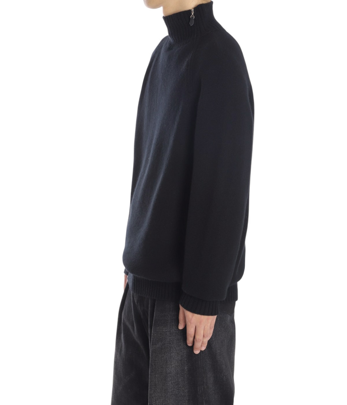 model（177cm / 62kg）B87 W73 H92 着用サイズ：2