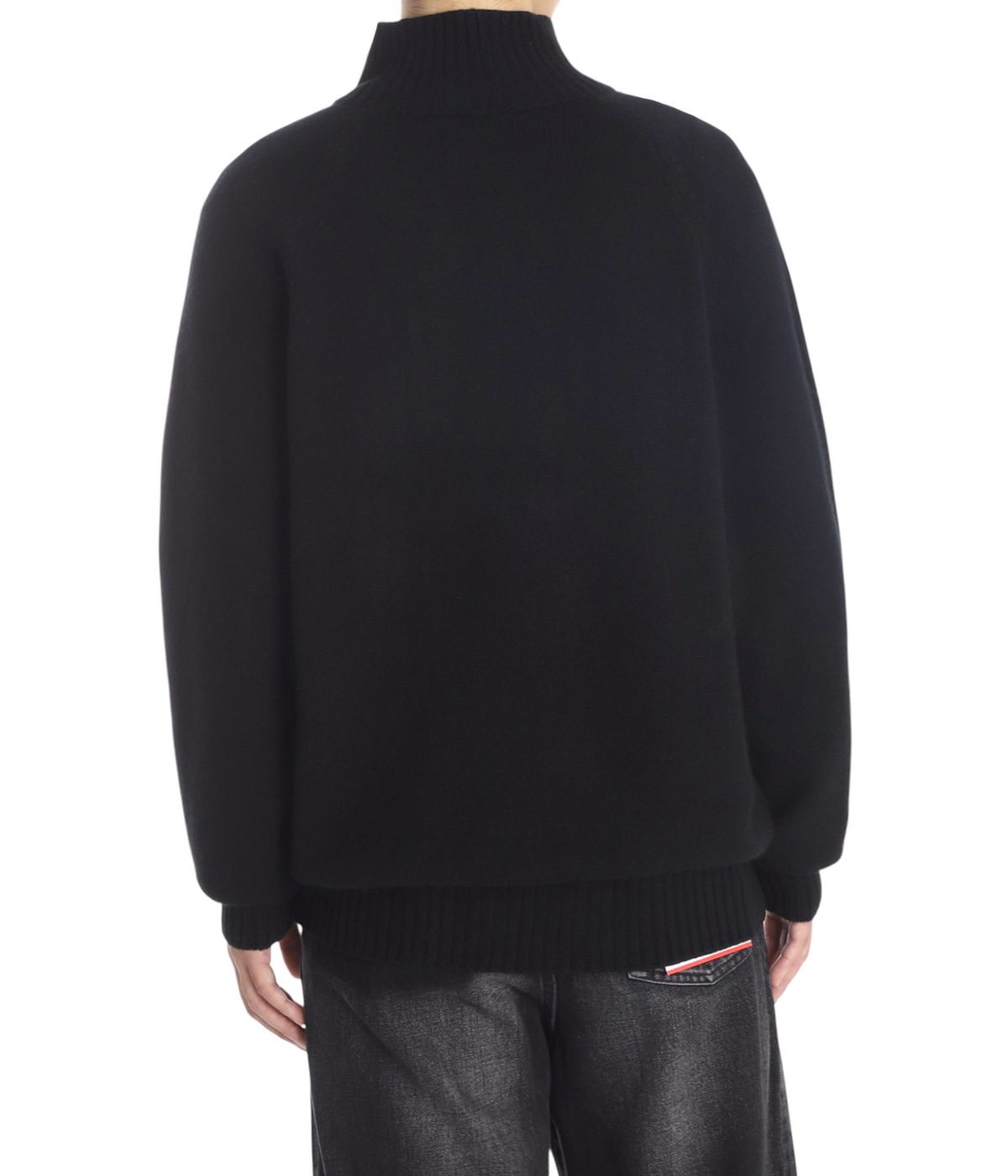 model（177cm / 62kg）B87 W73 H92 着用サイズ：2