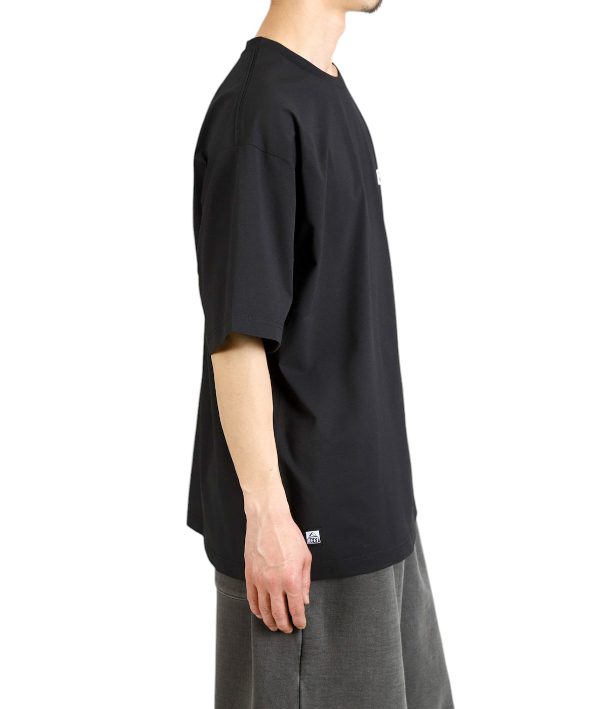 model(175cm / 60kg)B85 W75 H92 着用サイズ：L