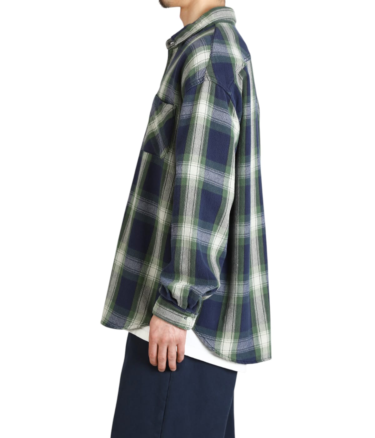 model（175cm / 60kg）B85 W75 H92 着用サイズ：L