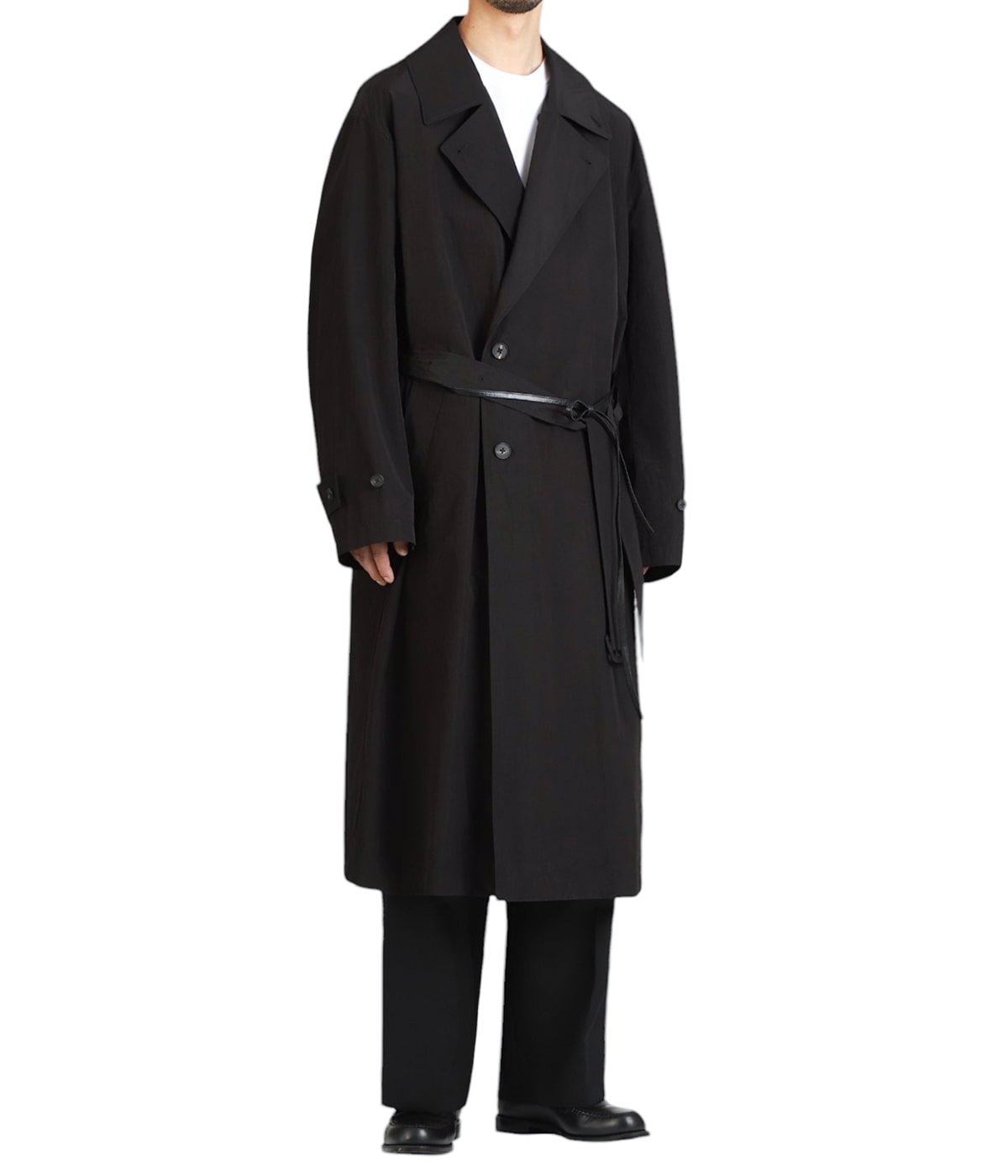 model（184cm / 63kg）B85 W80 H102 着用サイズ：M