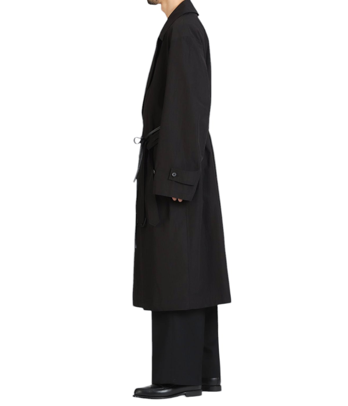 model（184cm / 63kg）B85 W80 H102 着用サイズ：M