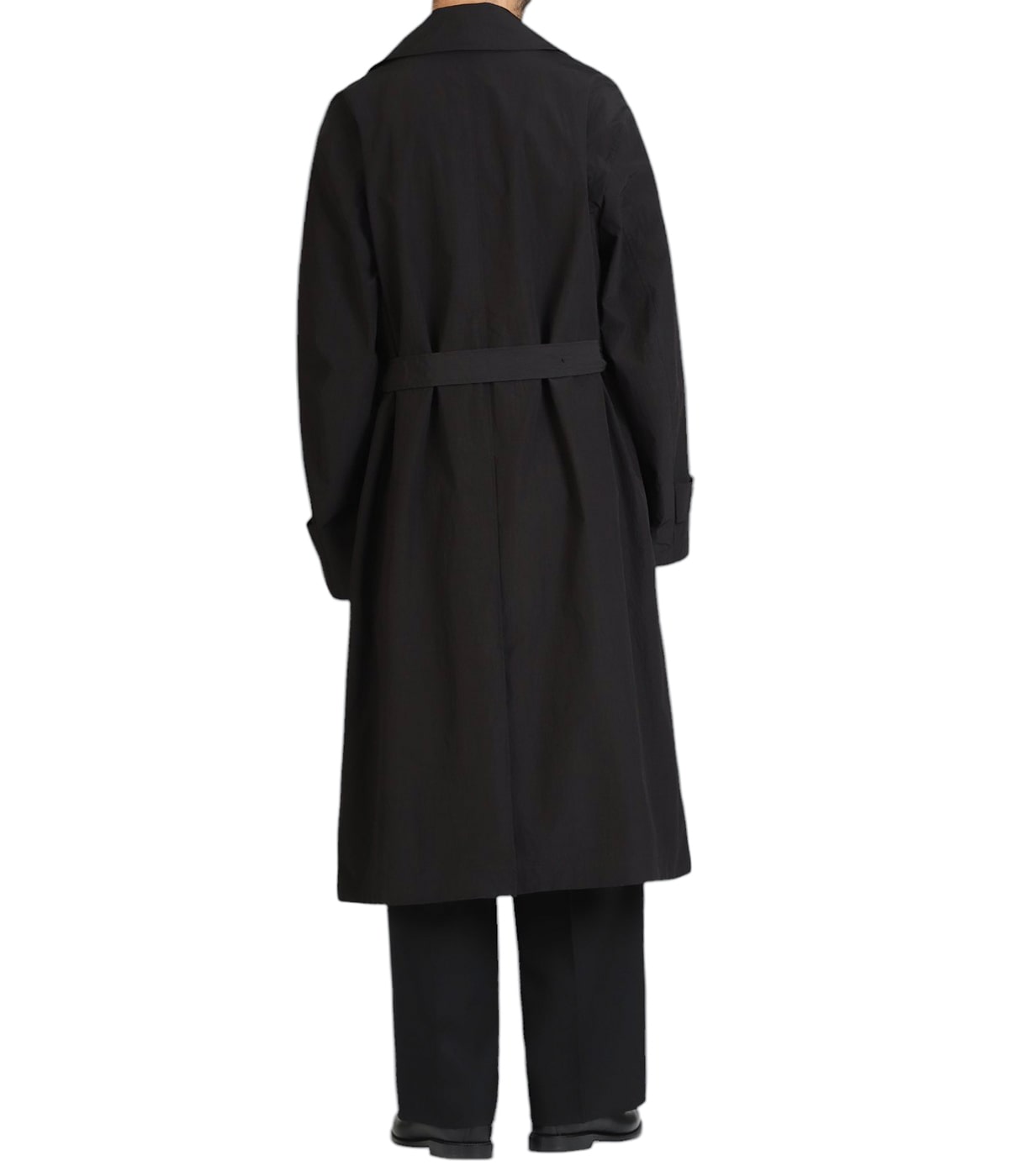 model（184cm / 63kg）B85 W80 H102 着用サイズ：M