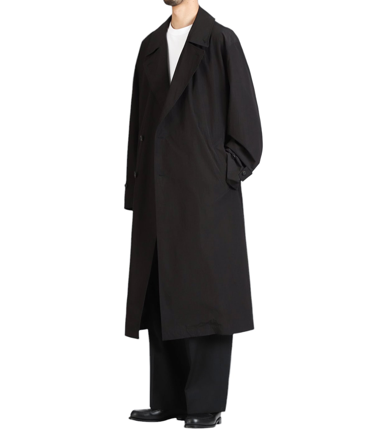 model（184cm / 63kg）B85 W80 H102 着用サイズ：M