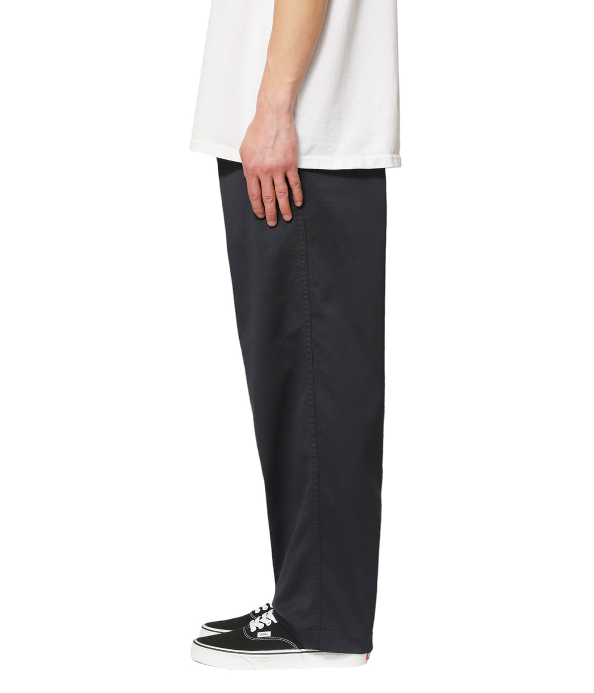 model（175cm / 60kg）B85 W75 H92 着用サイズ：32inch