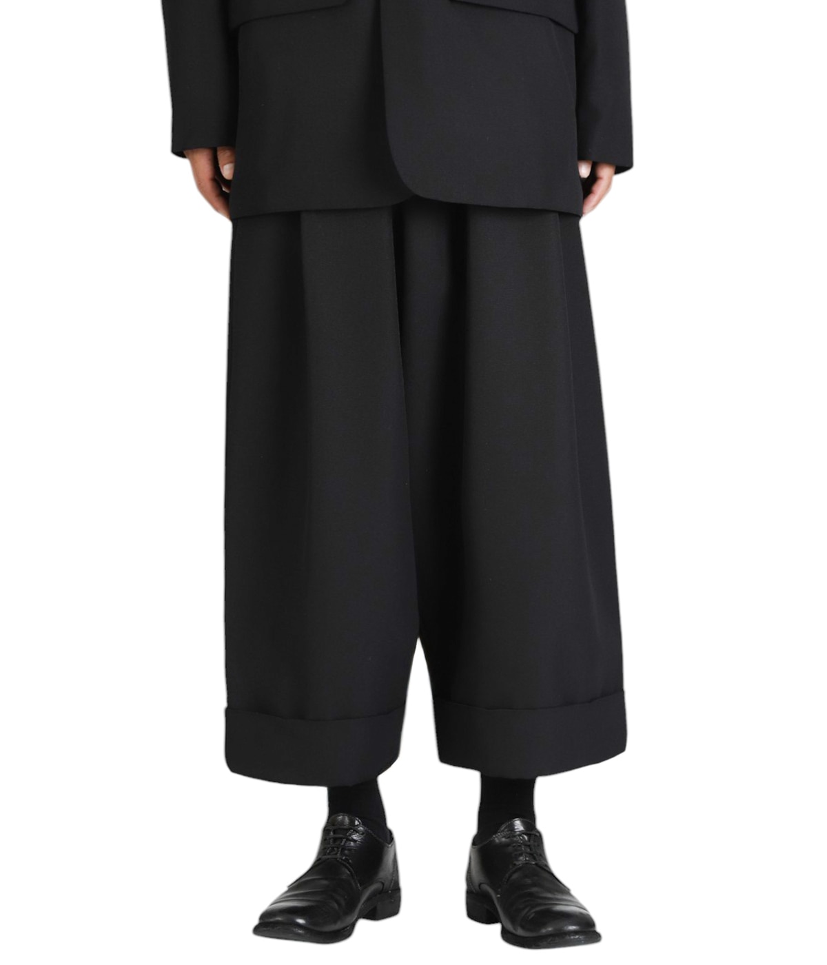 model（184cm / 63kg）B85 W80 H102 着用サイズ：L