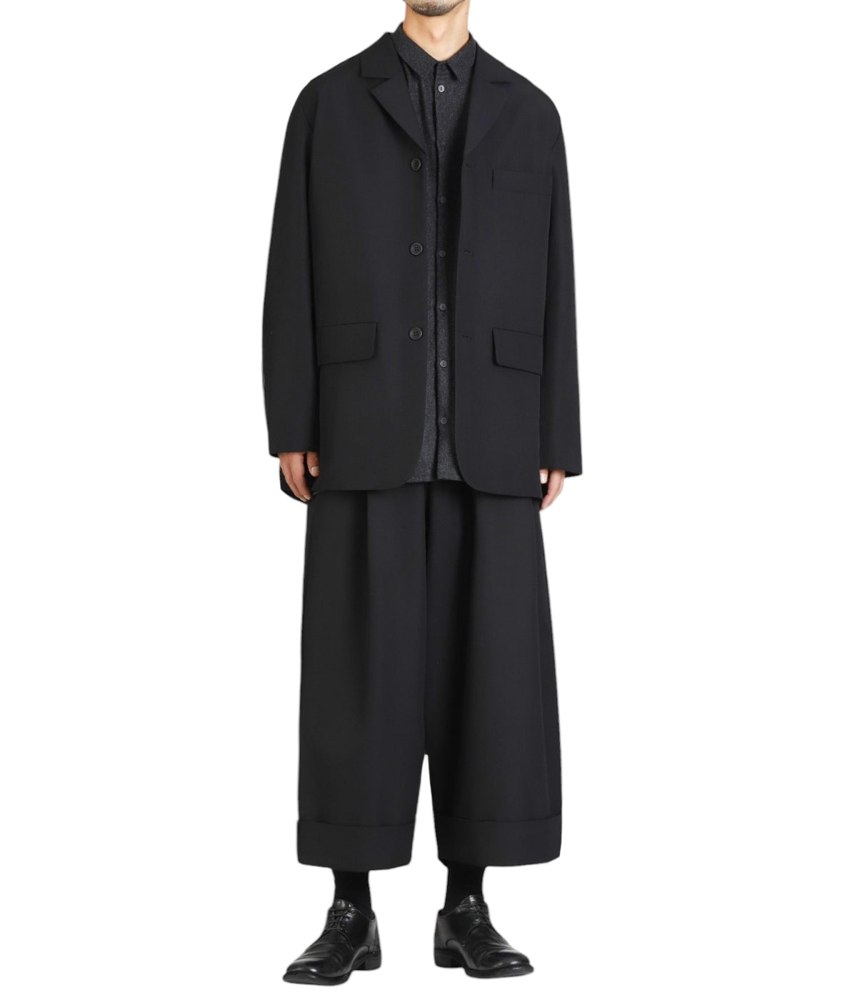 TOPS:THE ARTIST JACKETを着用