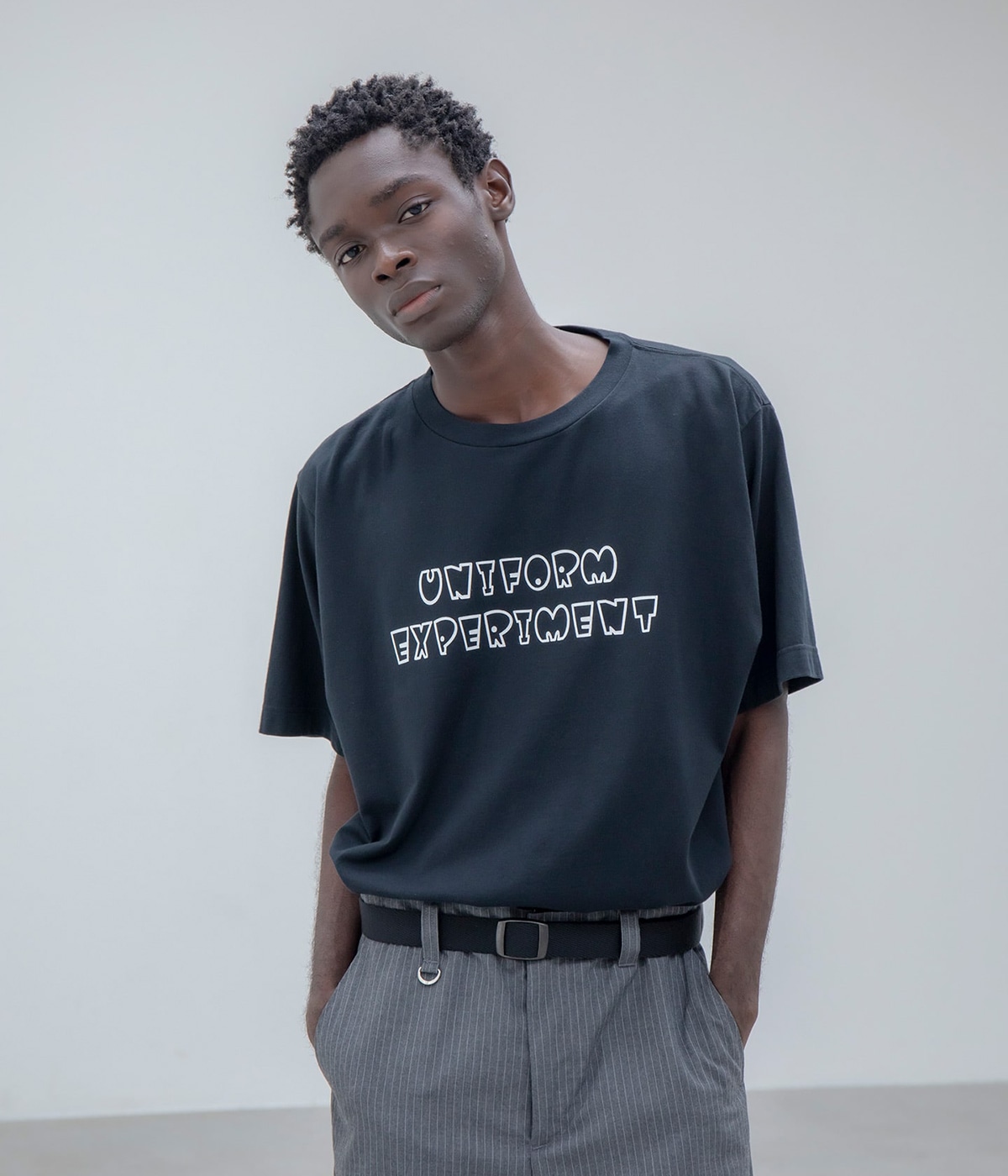 ユニフォームエクスペリメント AUTHENTIC LOGO TEE | uniform experiment(ユニフォーム