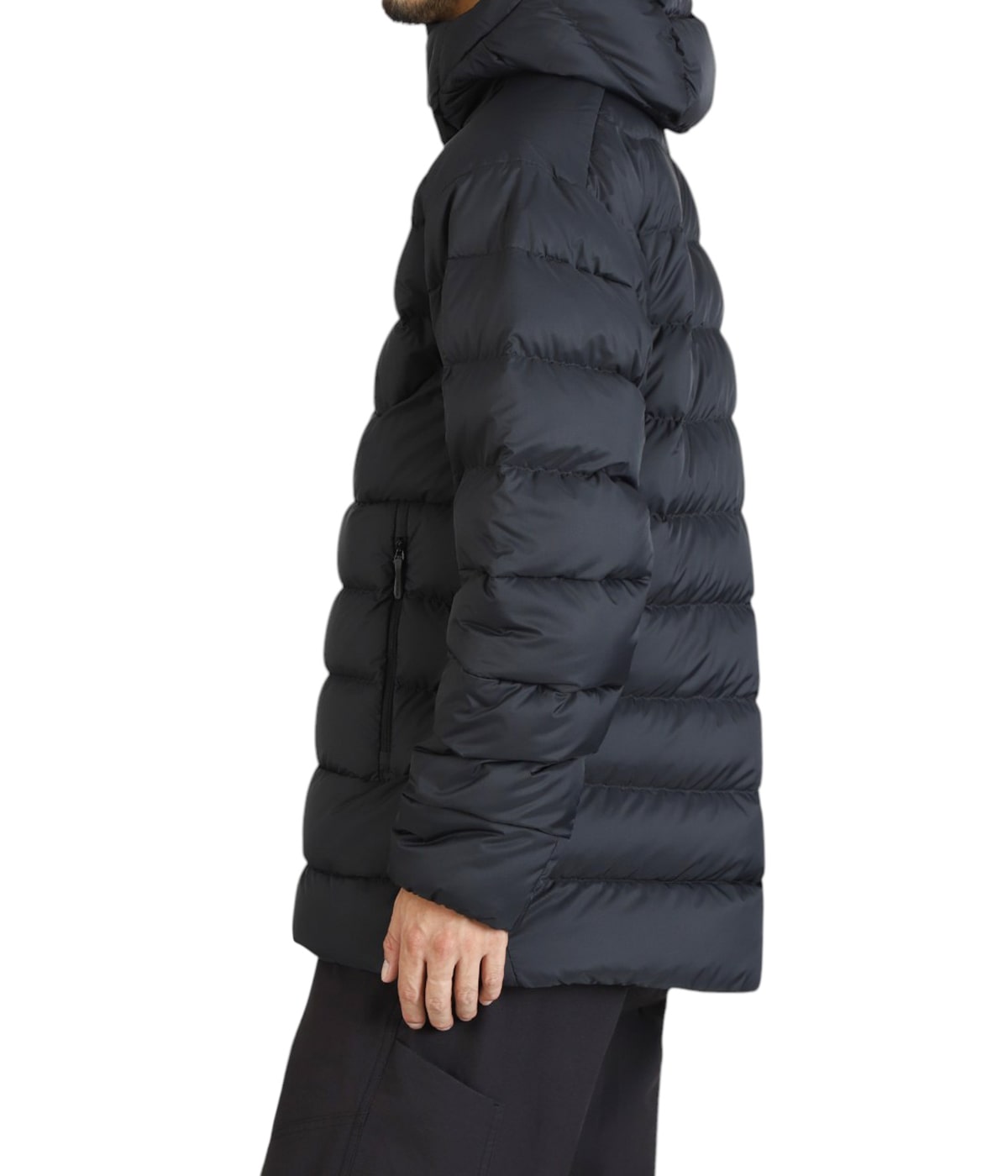 model（184cm / 63kg）B85 W80 H102 着用サイズ：L