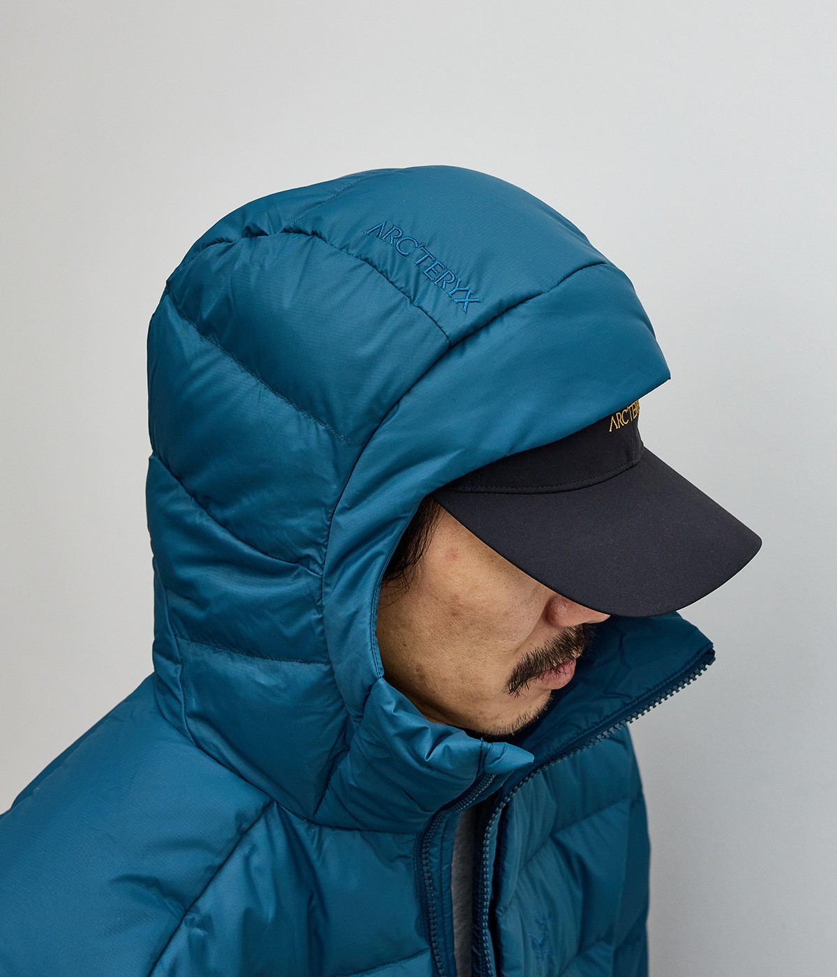 ARC'TERYX フード付きダウンジャケット M 青 ARC'TERYX（ブルー・ネイビー/青色系）のフリマアイテム一覧