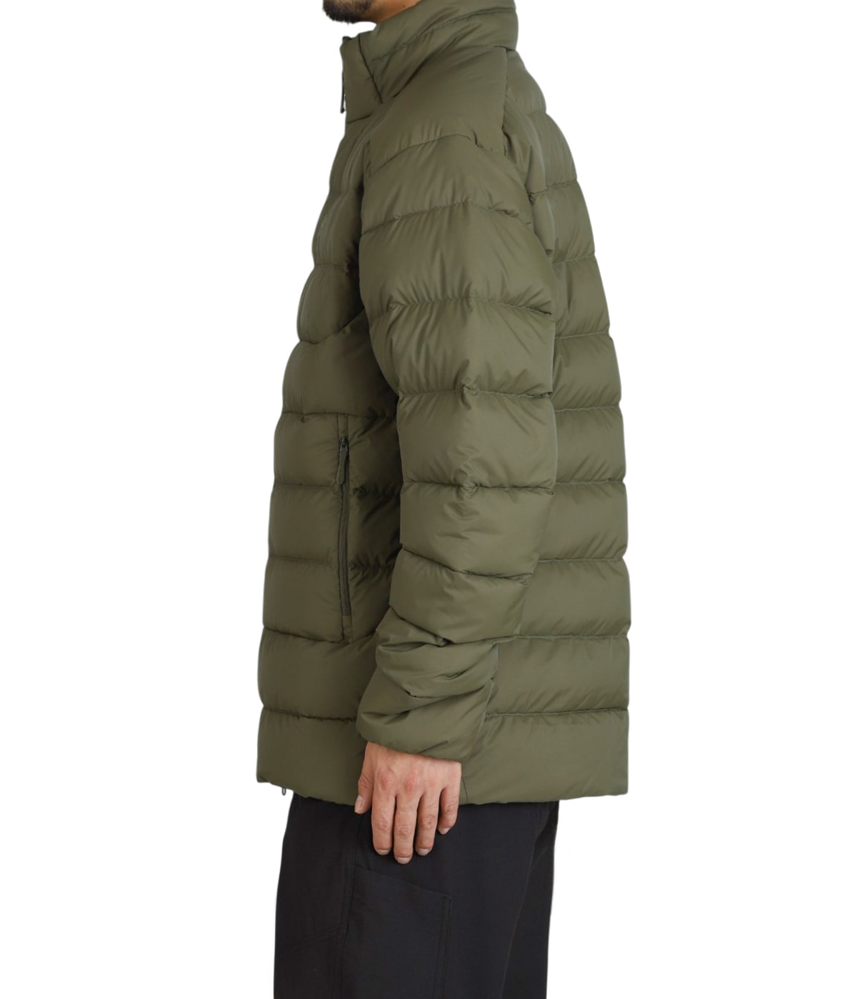 model（184cm / 63kg）B85 W80 H102 着用サイズ：L