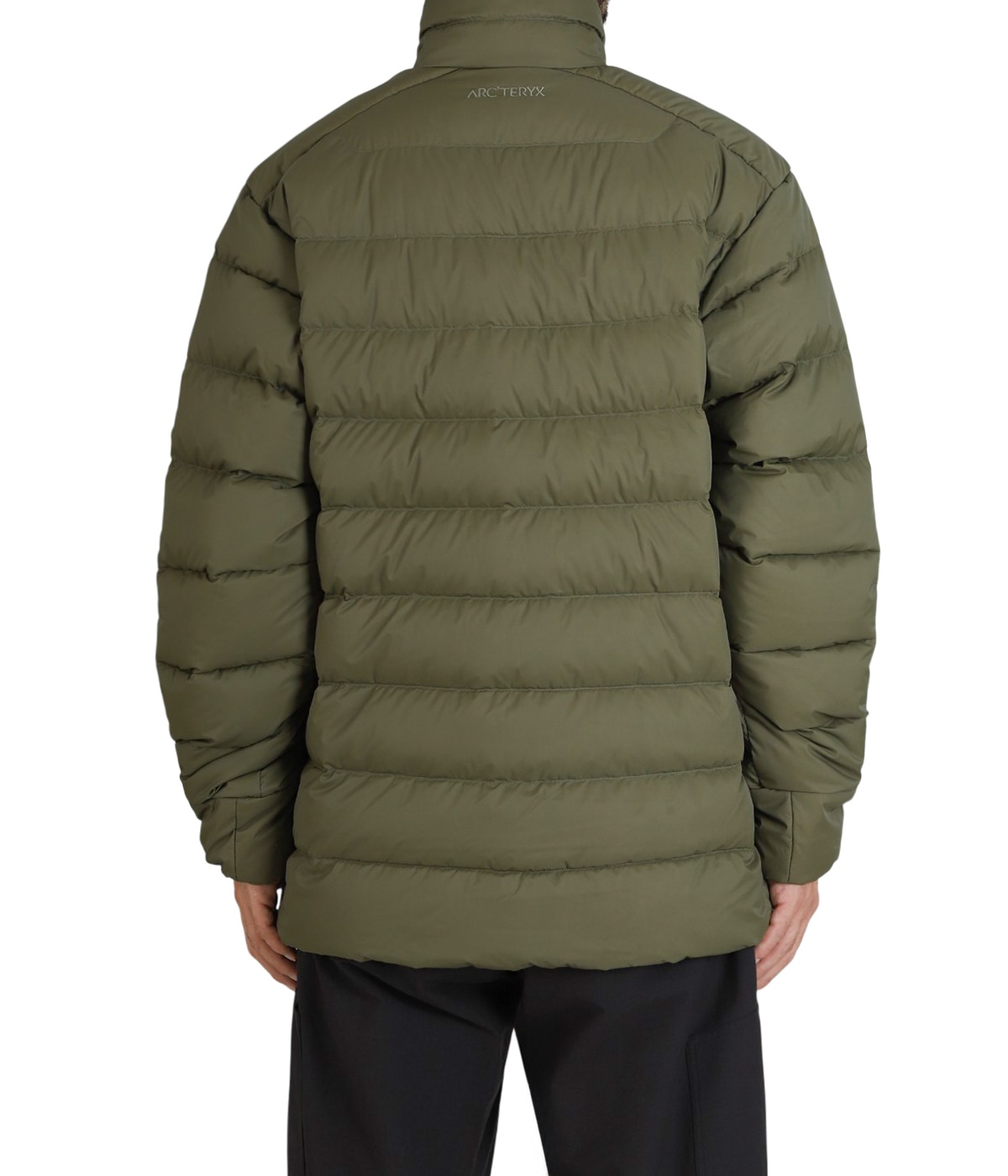 model（184cm / 63kg）B85 W80 H102 着用サイズ：L