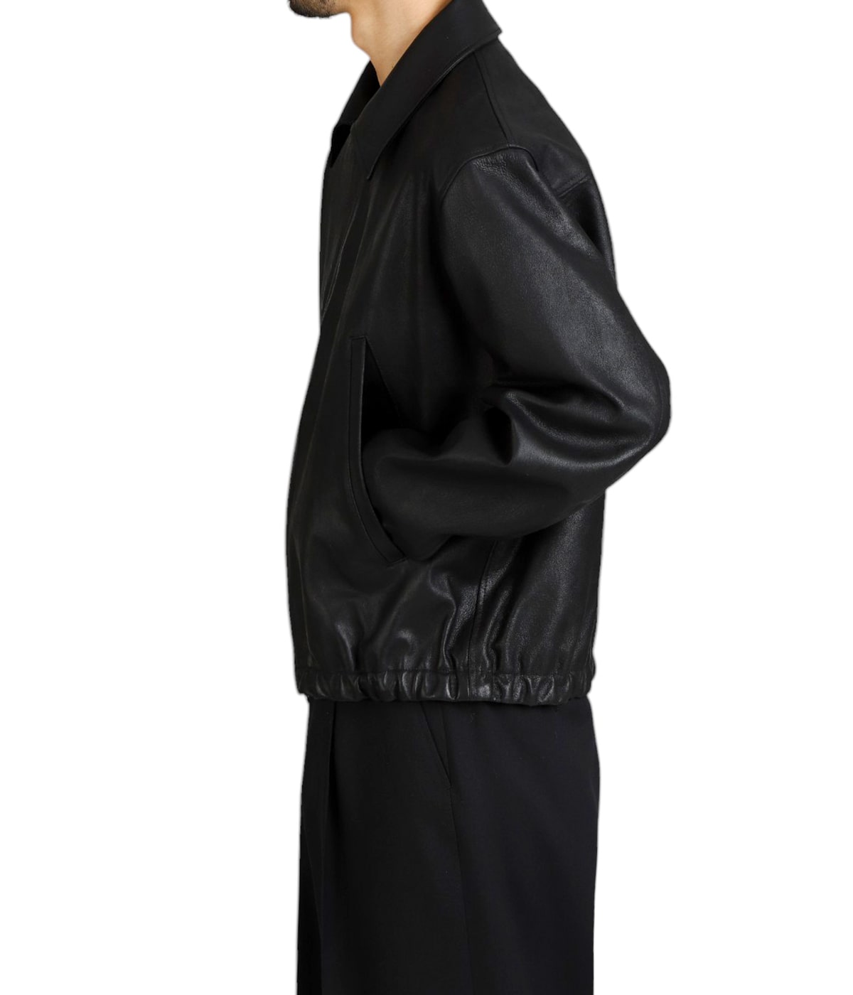 model（184cm / 63kg）B85 W80 H102 着用サイズ：4