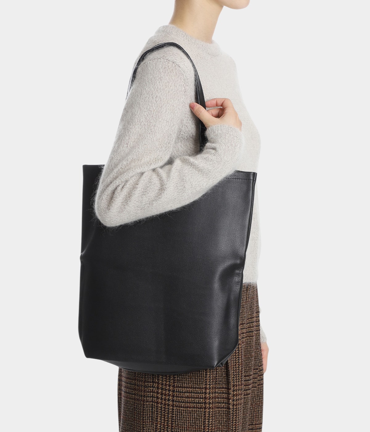 Hender Scheme エンダースキーマ cow bag M black エンダースキーマ cow bag M -black- | Hender Scheme | 3bre サブレ