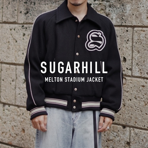 ブランドロゴを配したメルトンスタジャン｜SUGARHILL