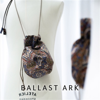 フェミニンな雰囲気と汎用性の高さを兼ね備えた巾着バッグ｜BALLAST ARK