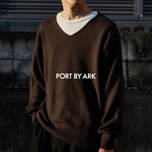 PORT BY ARK｜リブのないVネックが特徴的なウールニット
